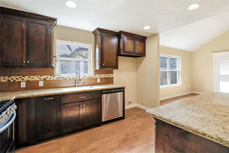 1714 Avenue J, Danbury, TX 77534 - Image #3