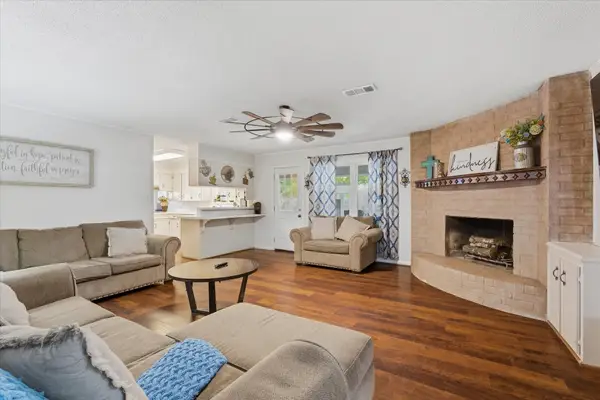 4014 Pin Oak Drive, Mont Belvieu, TX 77523