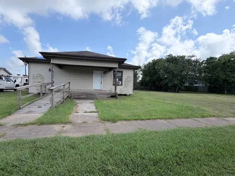 419 W 2nd Street, Freeport, TX 77541 - #2