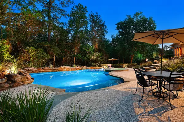 122 E Bracebridge Circle, The Woodlands, TX 77382