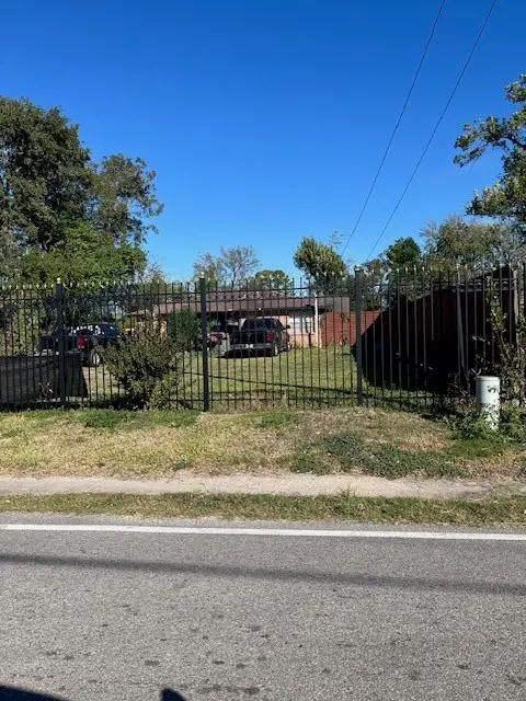 5606 Creekmont Drive, Houston, TX 77091 - Image #3