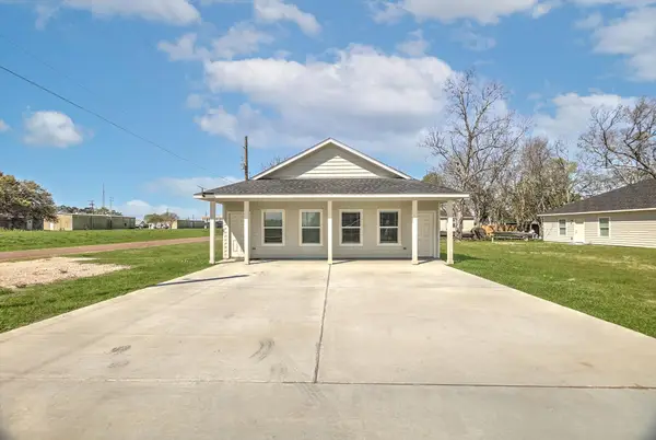609 Canal Street, Anahuac, TX 77514