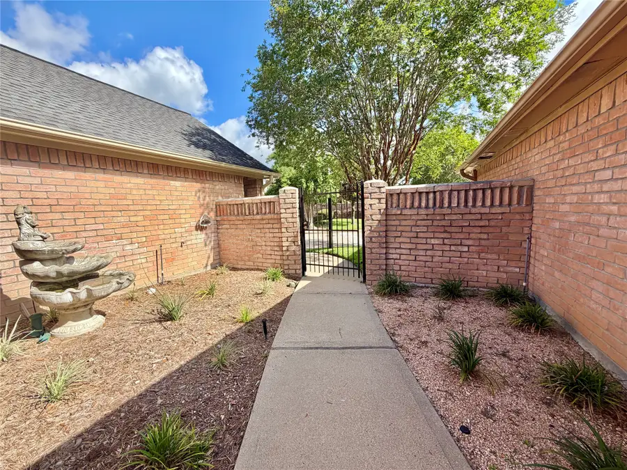 8027 Oakwood Garden Street, Houston, TX 77040 - #2
