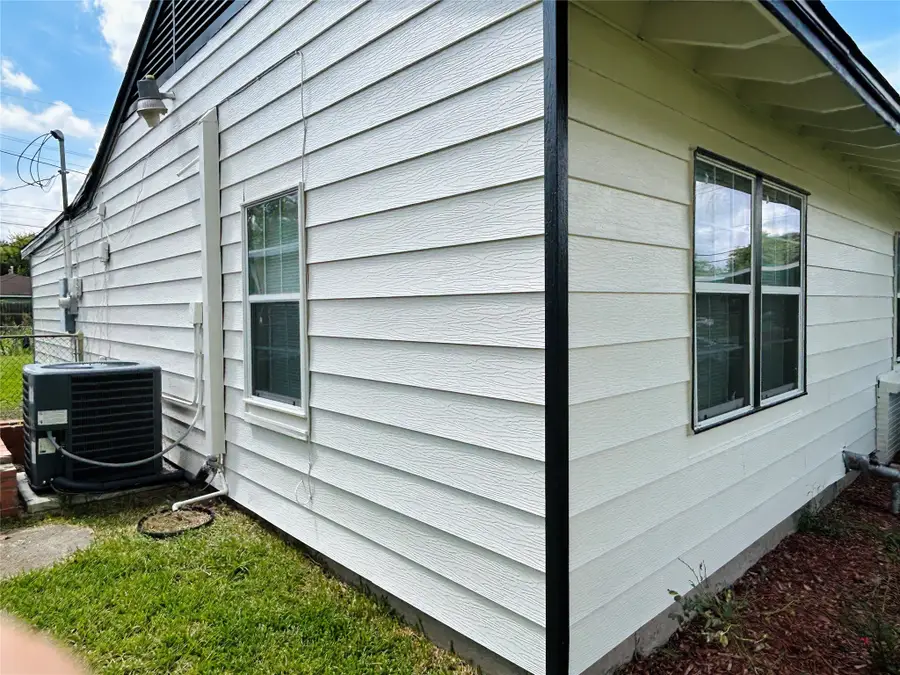 5806 Beldart Street, Houston, TX 77033 - Image #3