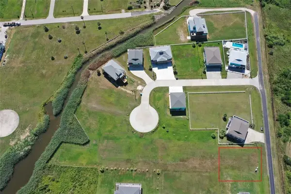 824 4th Street, Port Bolivar, TX 77650