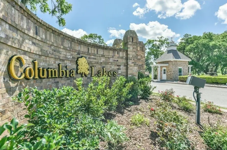 2517 Pinehurst Drive, West Columbia, TX 77486 - #2