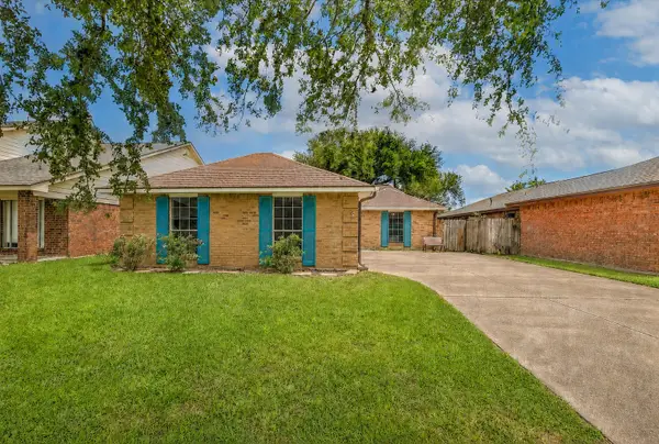 925 S 6th Street, La Porte, TX 77571