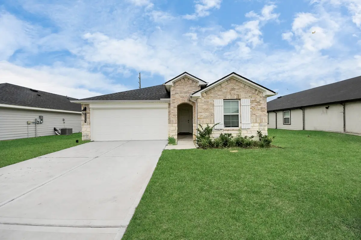 2039 Woodlark Way, Sealy, TX 77474 - Image #1