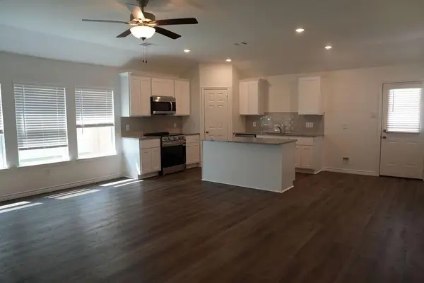 509 Oak Chase Avenue, Dayton, TX 77535