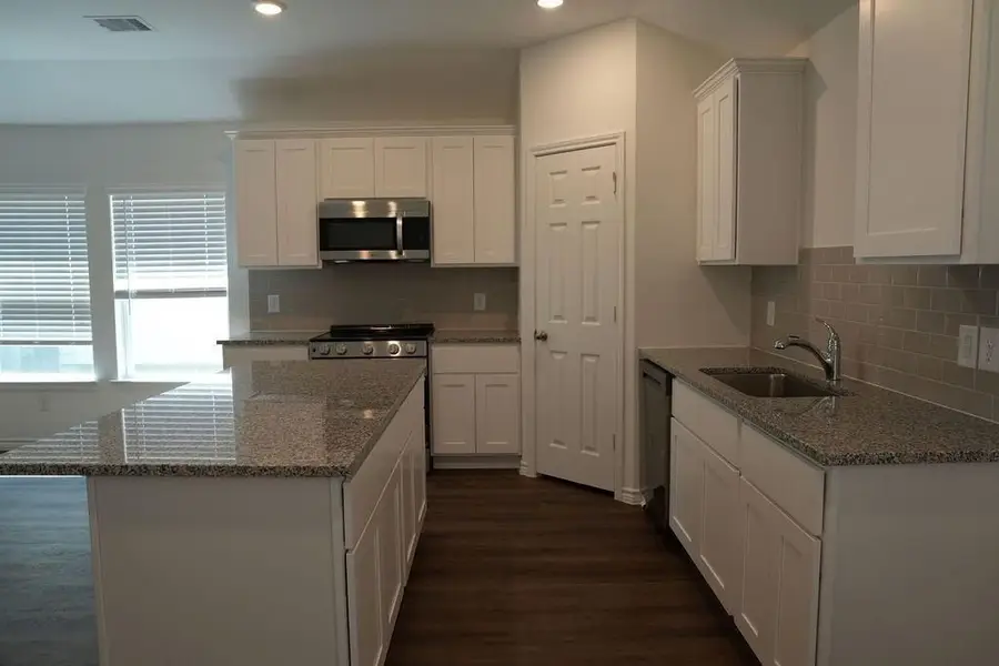 509 Oak Chase Avenue, Dayton, TX 77535 - #2
