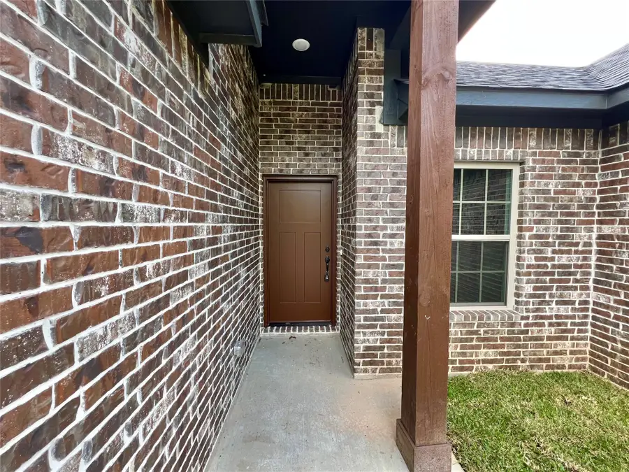 1003 S Anderson Street, Angleton, TX 77515 - Image #2