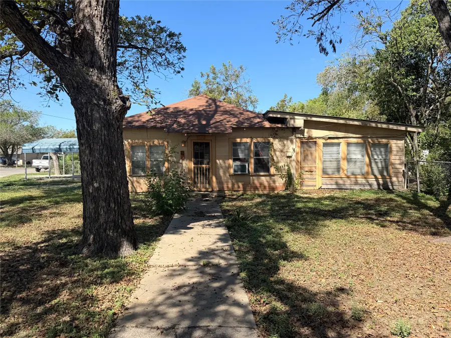 2110 16th Street, Hondo, TX 78861 - #2