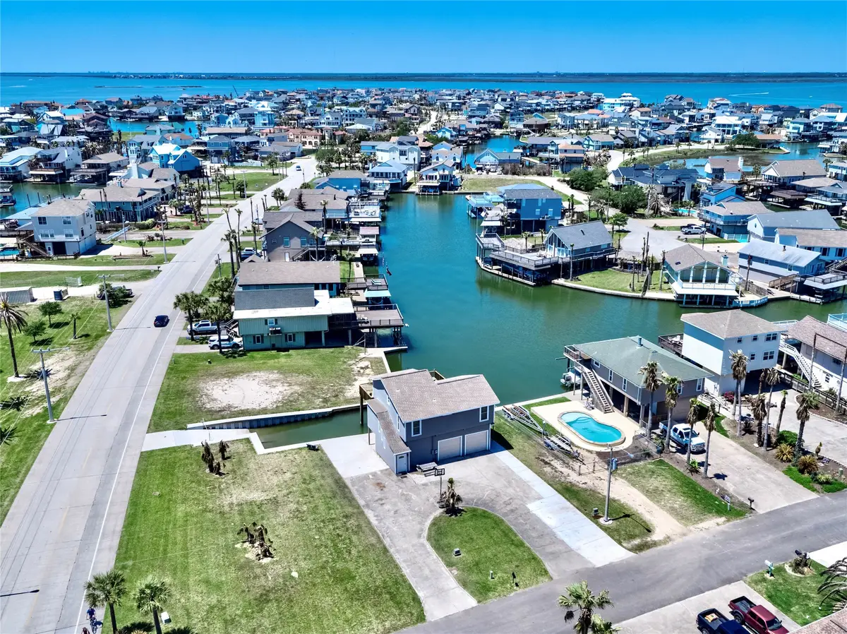 303 Tahiti Road, Tiki Island, TX 77554 - Image #1