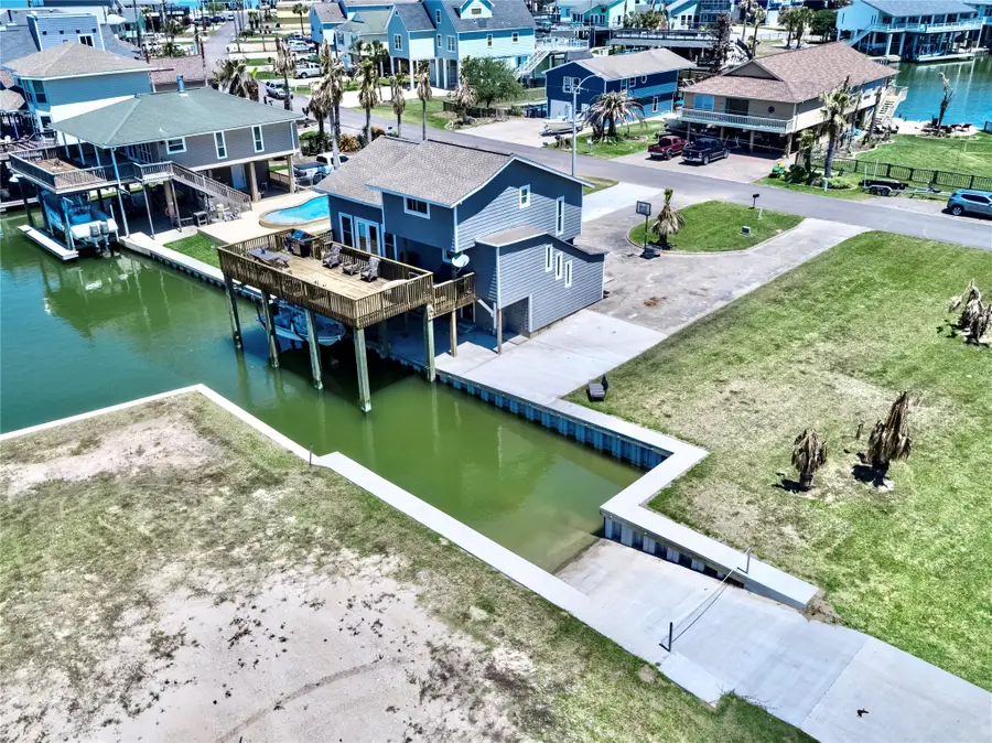 303 Tahiti Road, Tiki Island, TX 77554 - Image #3
