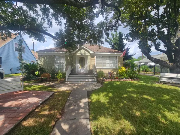 6427 Pinehurst Drive, Houston, TX 77023