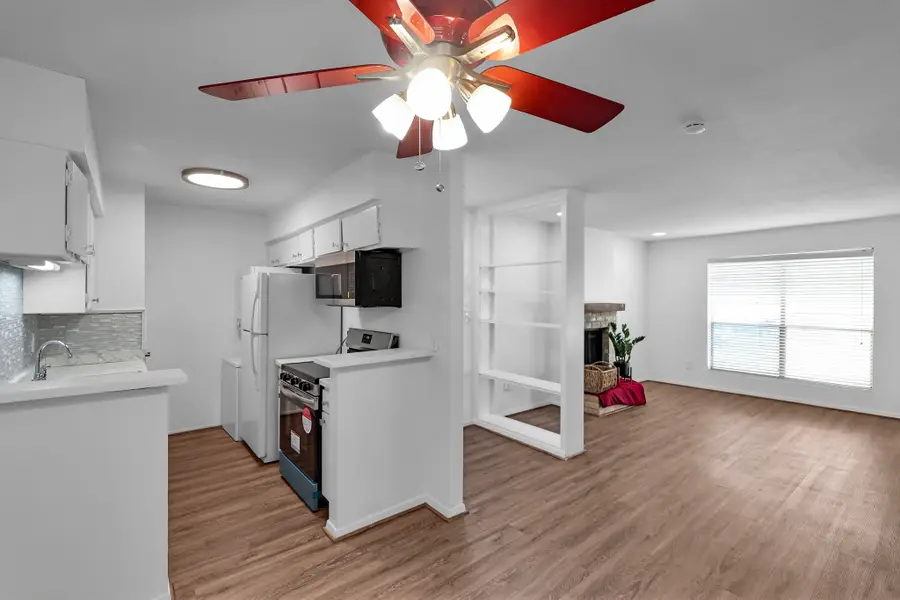 2100 Wilcrest Drive #203, Houston, TX 77042 - Image #2