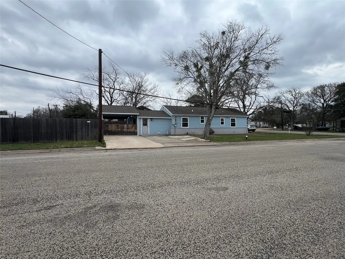 711 N Grimes Street, Giddings, TX 78942 - #1