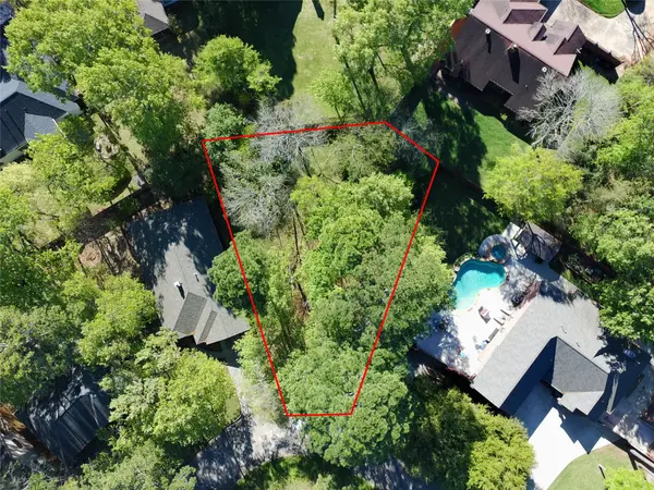 123 E Park Drive, Montgomery, TX 77356