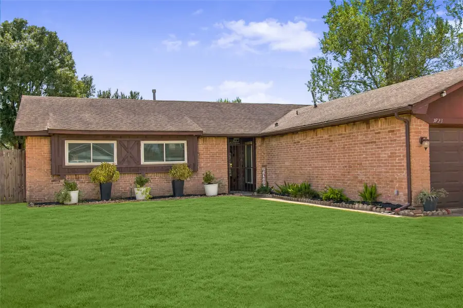 7823 Chasecreek Drive, Missouri City, TX 77489 - #2