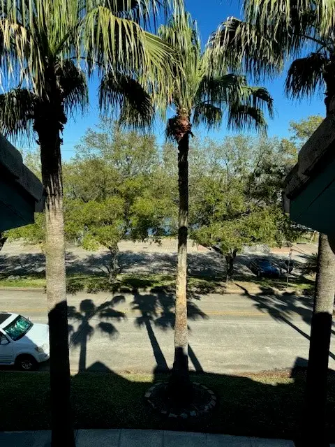 517 Mariners Drive, Kemah, TX 77565