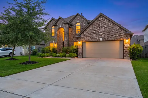 2328 Majestic Fairway Lane, League City, TX 77573