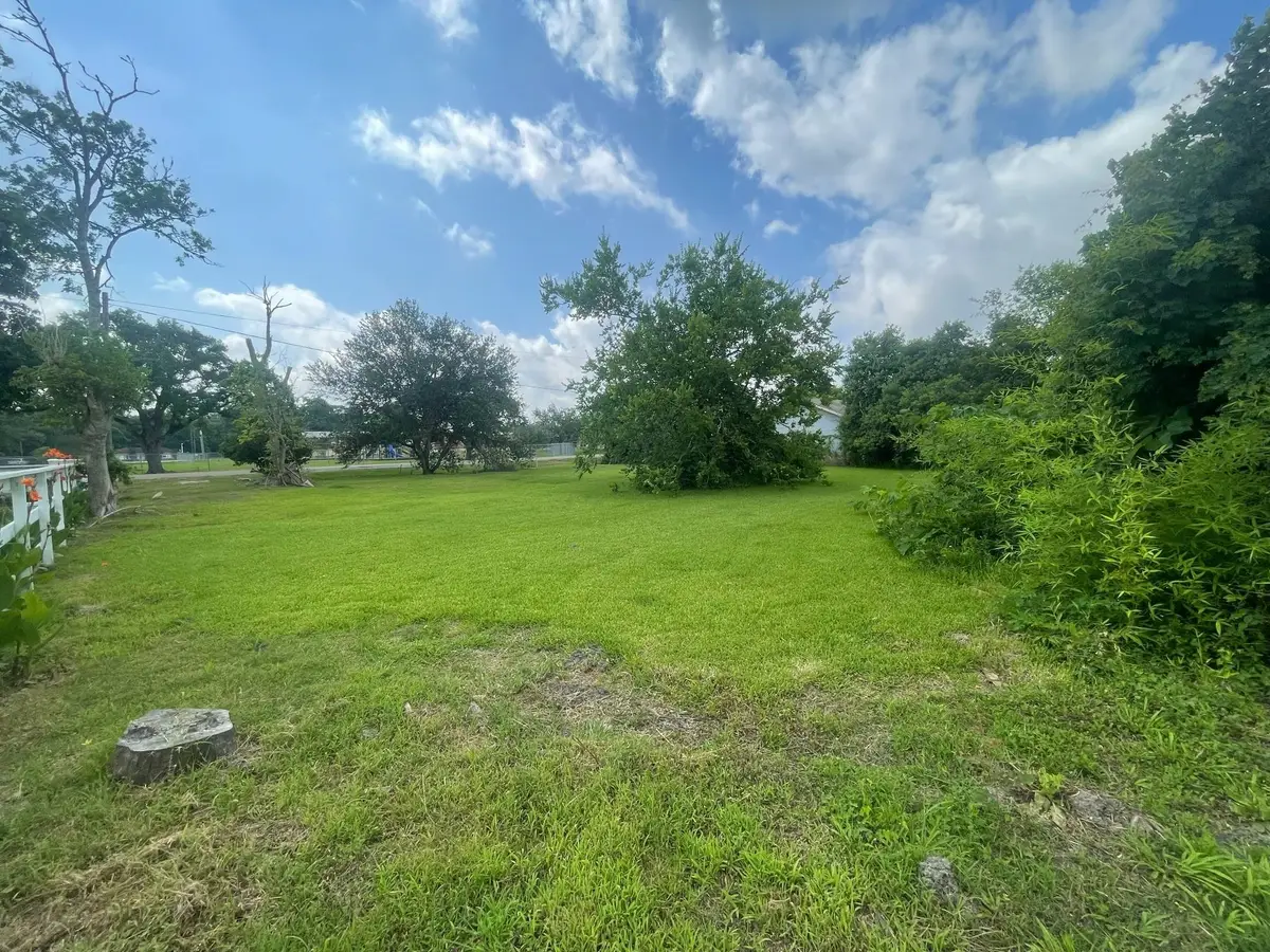 7006 Stewart Road, Hitchcock, TX 77563 - Image #1