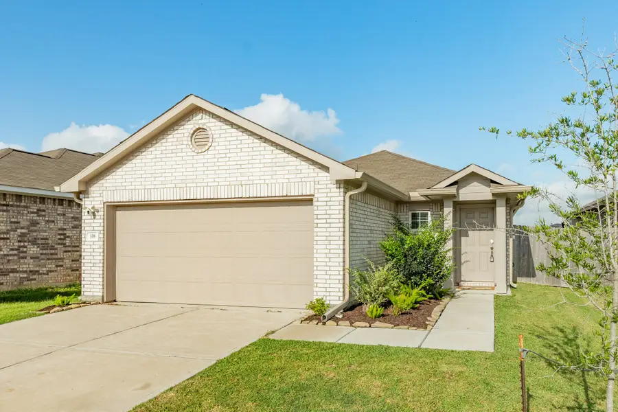 108 Cullen Street, Angleton, TX 77515 - #2
