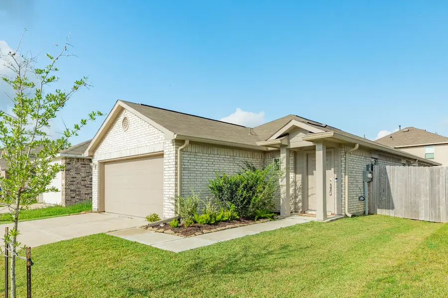 108 Cullen Street, Angleton, TX 77515 - #3