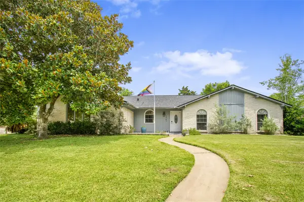 5451 Appleblossom Lane, Friendswood, TX 77546