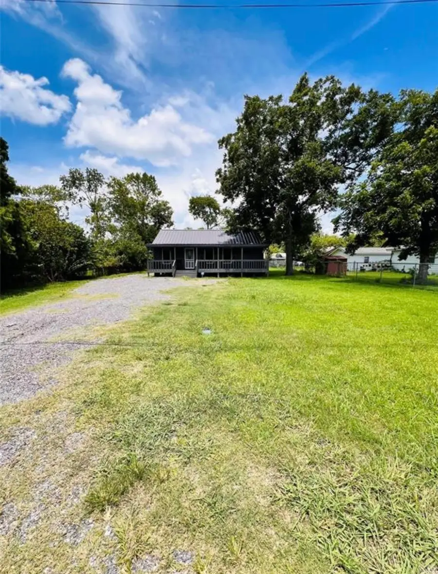 406 Clear Lake Road, Highlands, TX 77562 - Image #2