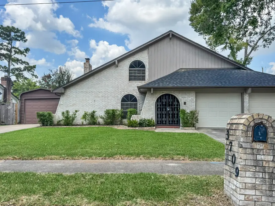 3709 Trailwood Drive, Baytown, TX 77521 - #3