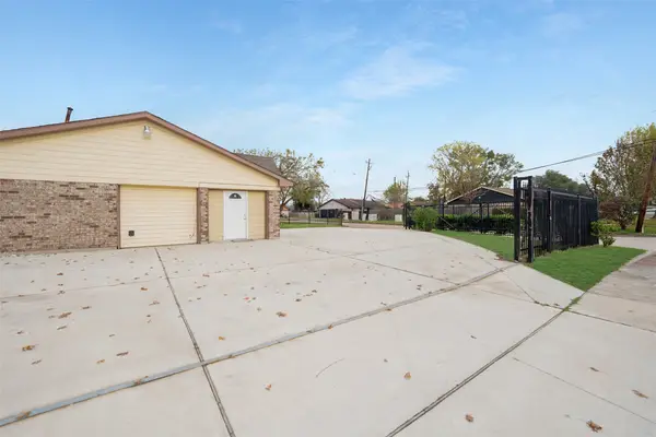 11614 Sandrock Drive, Houston, TX 77048