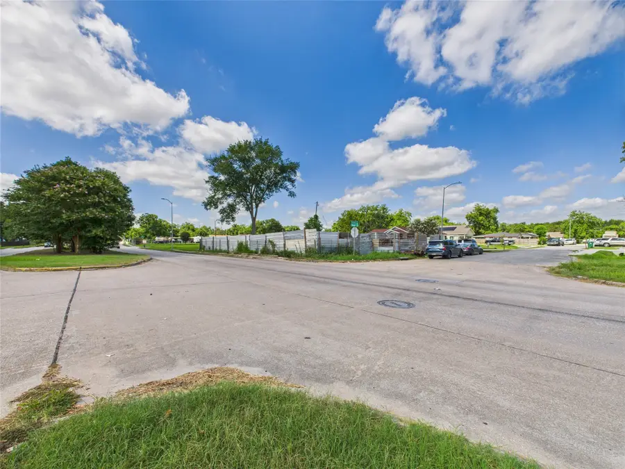 7838 Carolwood Drive, Houston, TX 77028 - Image #2