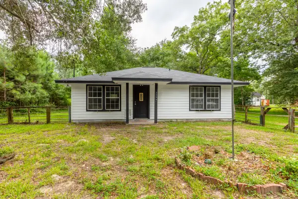 2584 Charlotte Road, Orange, TX 77632