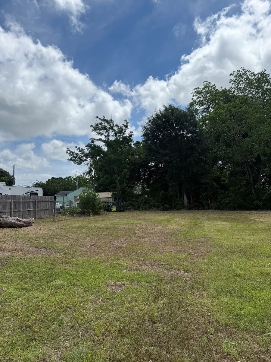 106 S Washington Street, Texas City, TX 77591 - #2
