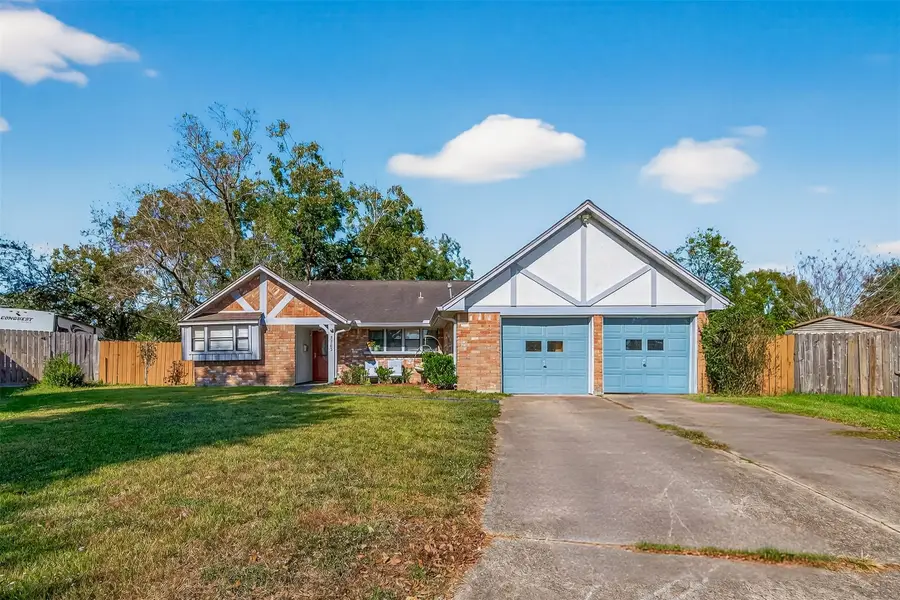 5703 Woodville Lane, Pearland, TX 77584 - Image #2