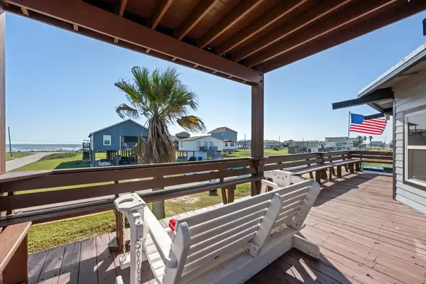 702 Seashell Drive, Surfside Beach, TX 77541