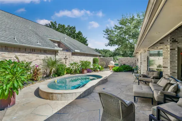 2320 Fairway Pointe Drive, League City, TX 77573