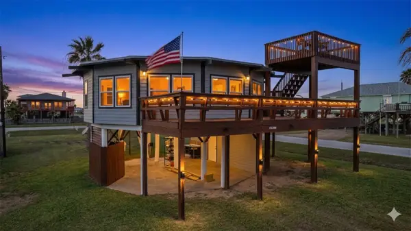 702 Seashell Drive, Surfside Beach, TX 77541