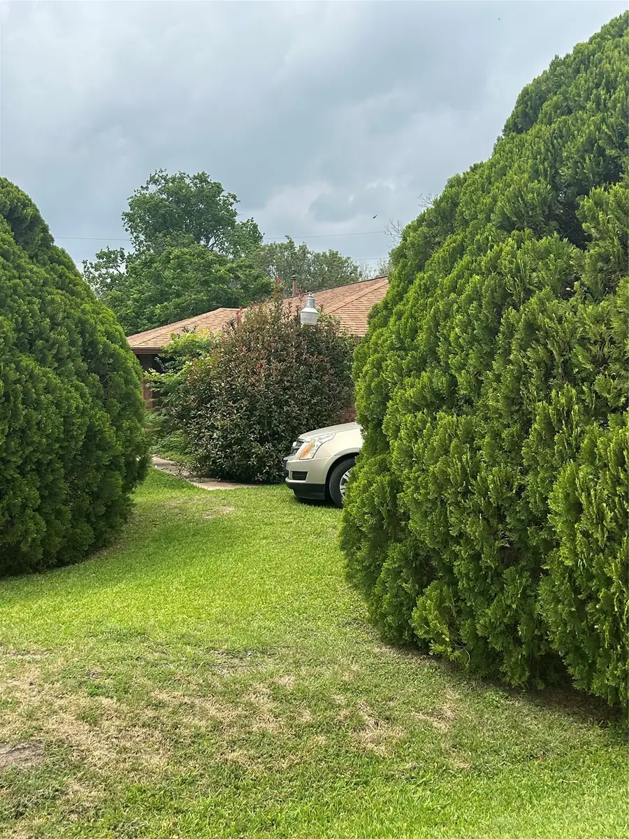 279 4th Street N, Van Vleck, TX 77482 - #2