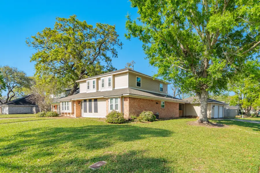 52 S Bachelor Button Street, Lake Jackson, TX 77566 - #2