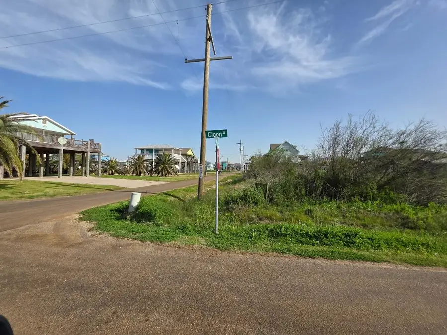 889 Sea Spray Drive, Crystal Beach, TX 77650 - #2