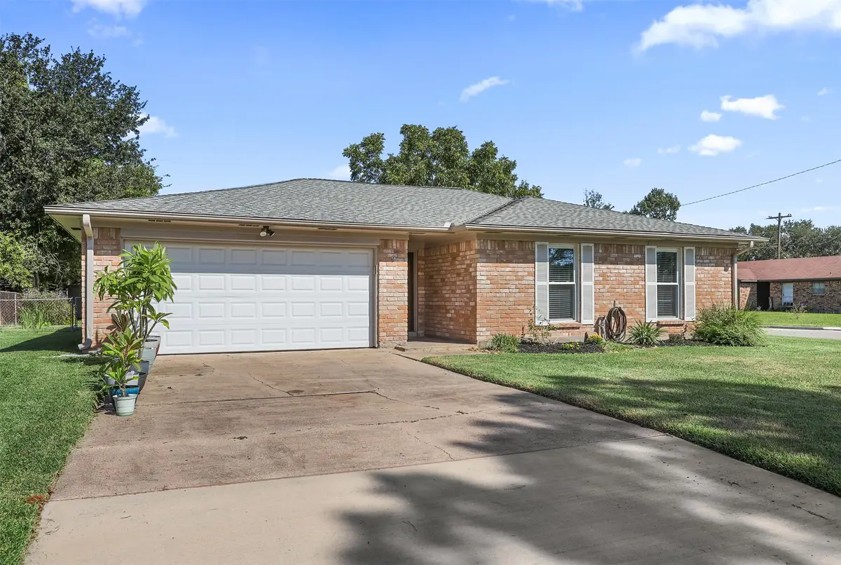 333 Coventry Lane, Alvin, TX 77511 - Image #1