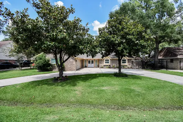 718 River Plantation Drive, Conroe, TX 77302