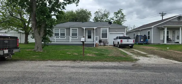 1206 Nelson Street, Yoakum, TX 77995