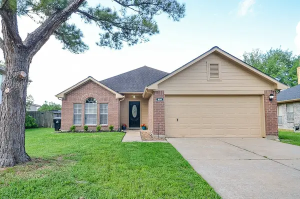 1614 Village Court Drive, Rosenberg, TX 77471