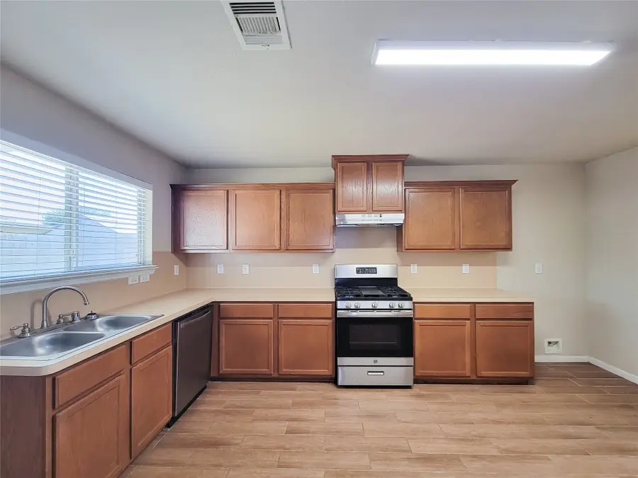 2211 Hackberry Bank Lane, Rosenberg, TX 77471 - Image #3