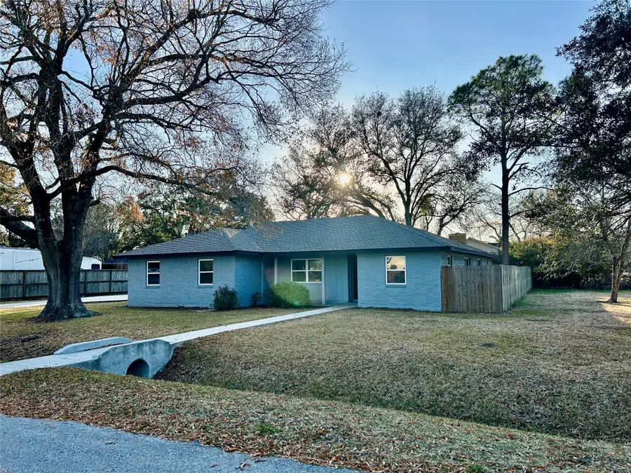 2406 Lynn Drive, Pearland, TX 77581 - #2