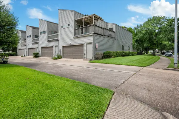 11709 Lakeside Place Drive #232, Houston, TX 77077