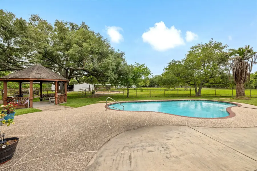 6825 Highland Road, Santa Fe, TX 77517 - Image #2